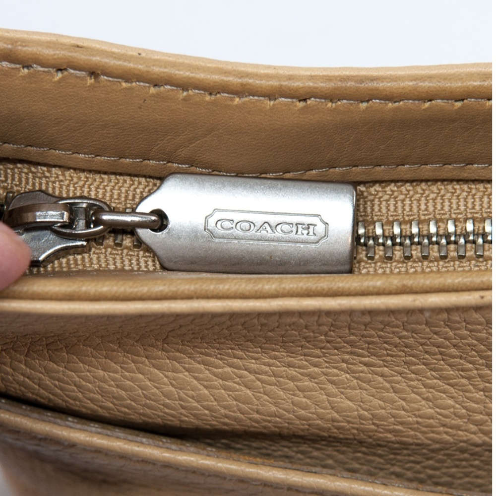 Coach Vintage Lt tan Hudson Small Zip bag # 6807 - Picture 3 of 8